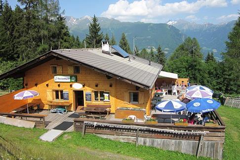 enzianhuette-im-sommer